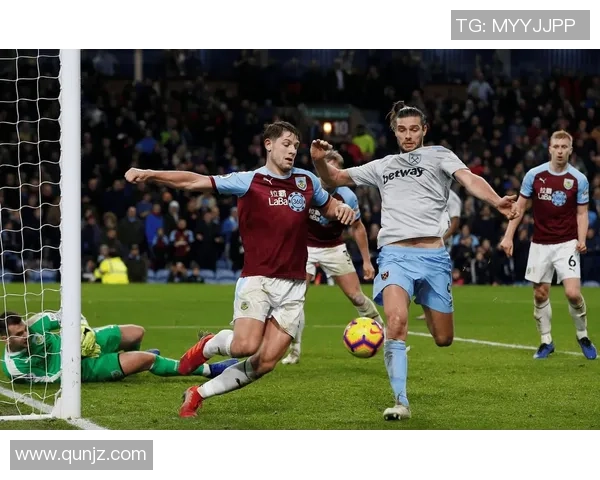 伯顿与曼斯菲特的激烈对决揭示足球战术的新趋势与未来发展